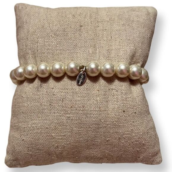 🤯5/$20🤯 Cezanne Pearl Stretch Bracelet - Picture 1 of 3
